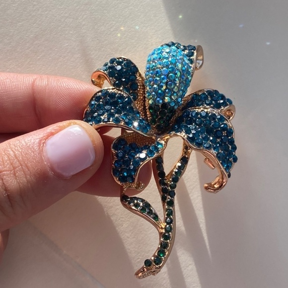 STUNNING flower pendant - Picture 3 of 14